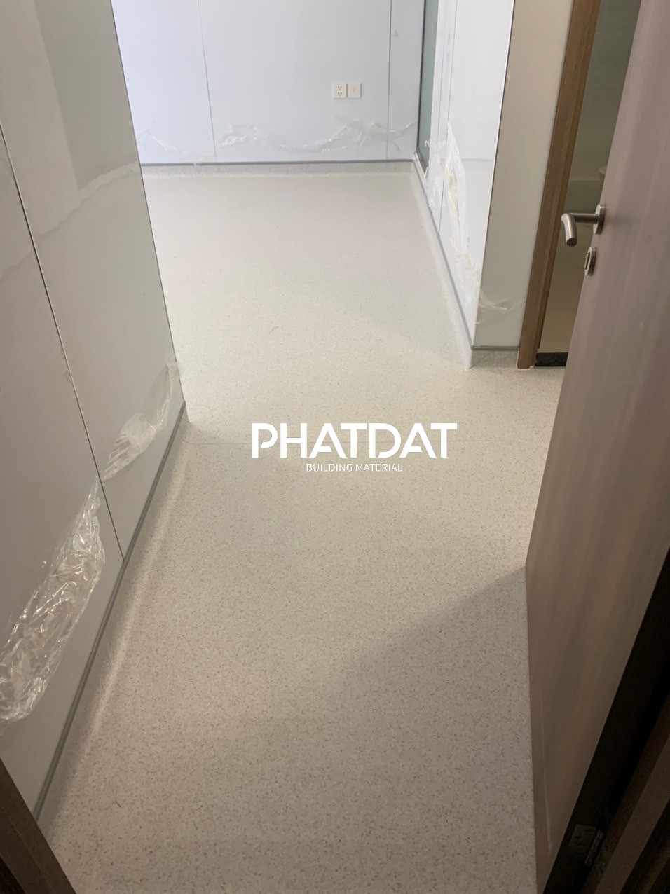 sàn vinyl kháng khuẩn đồng chất hom